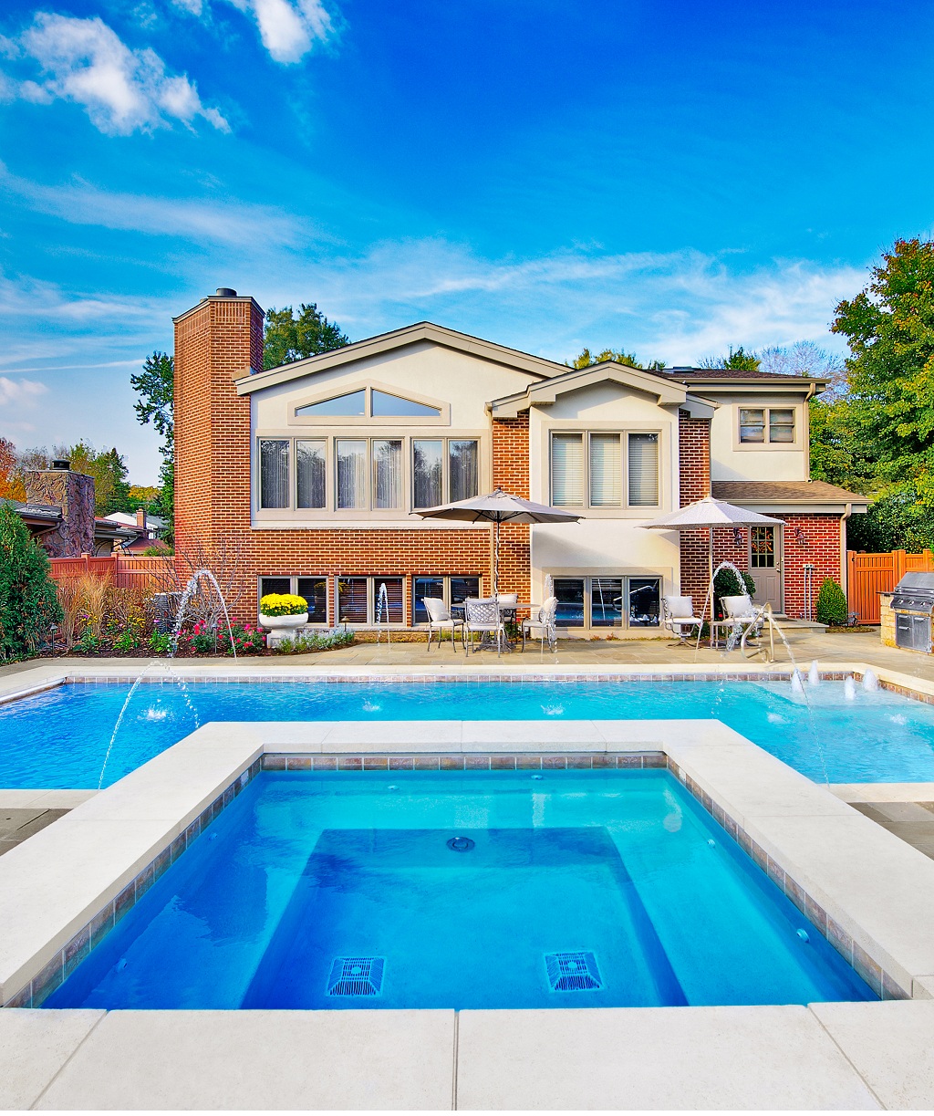 Park Ridge, IL Swimming Pool and Raised Spa